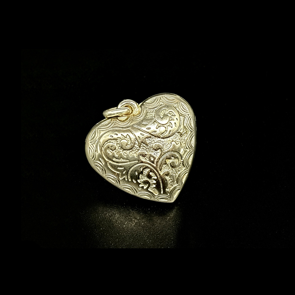 ZG016 Silver Heart Pendant