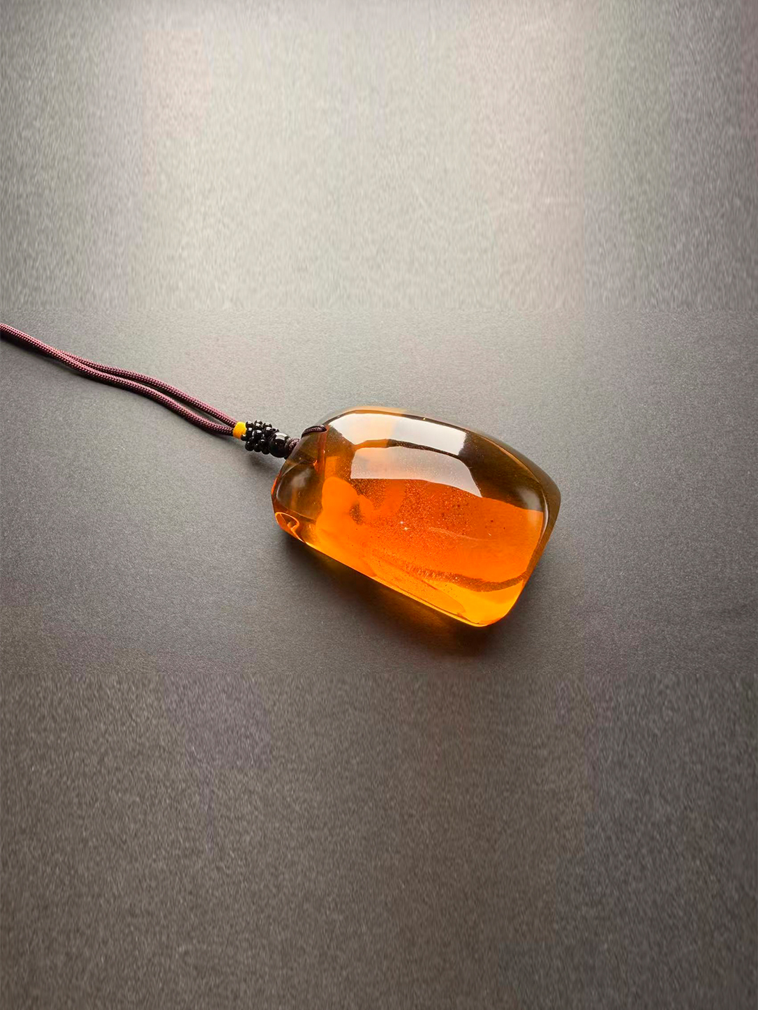 ZB003 精品琥珀挂件 18K镶嵌